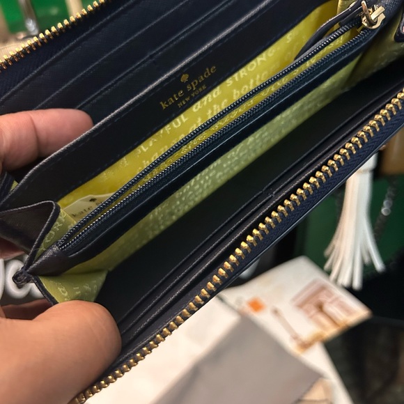 Kate Spade - Hawaii Exclusive Cedar Pineapple Long Zip Around Wallet - Picture 3 of 4